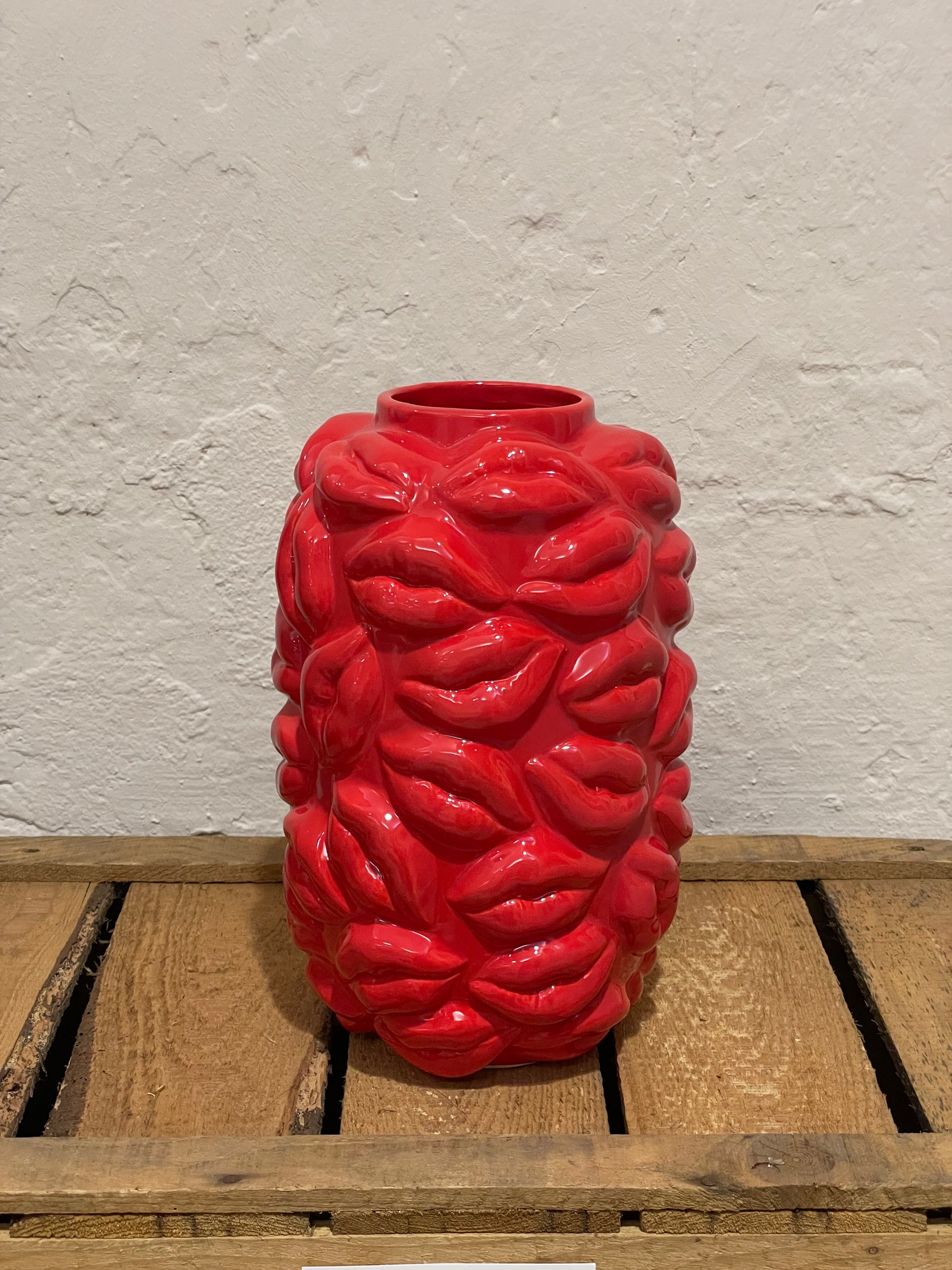 Statement-Vase "Kiss Me" rot