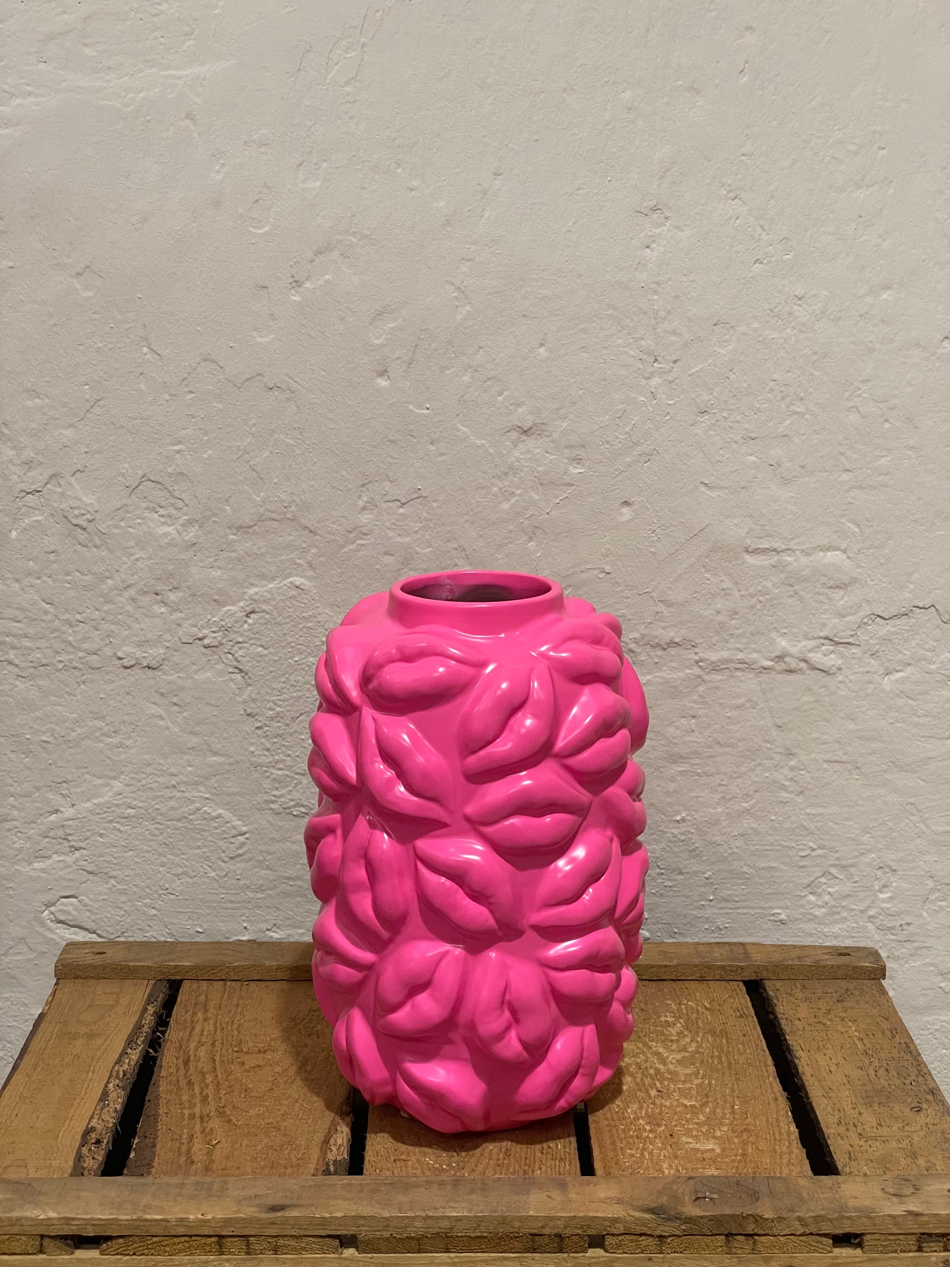 Statement-Vase "Kiss Me" Hot Pink