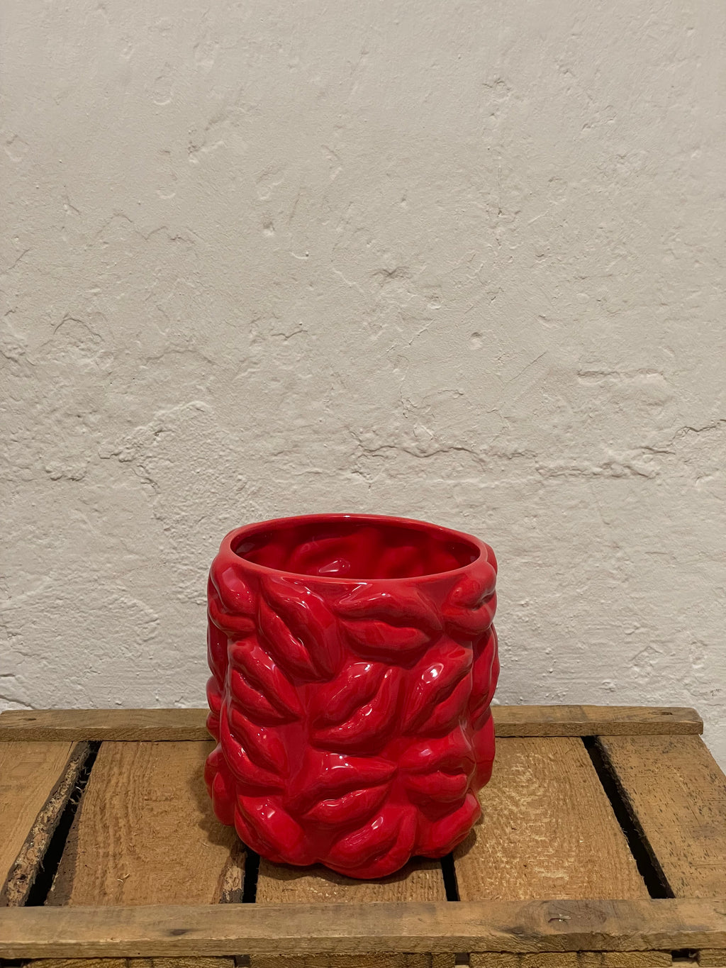 Statement-Übertopf "Kiss Me" rot