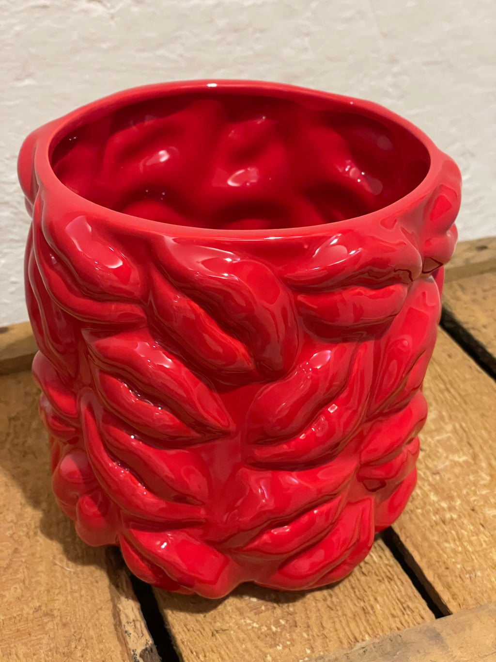 Statement-Übertopf "Kiss Me" rot