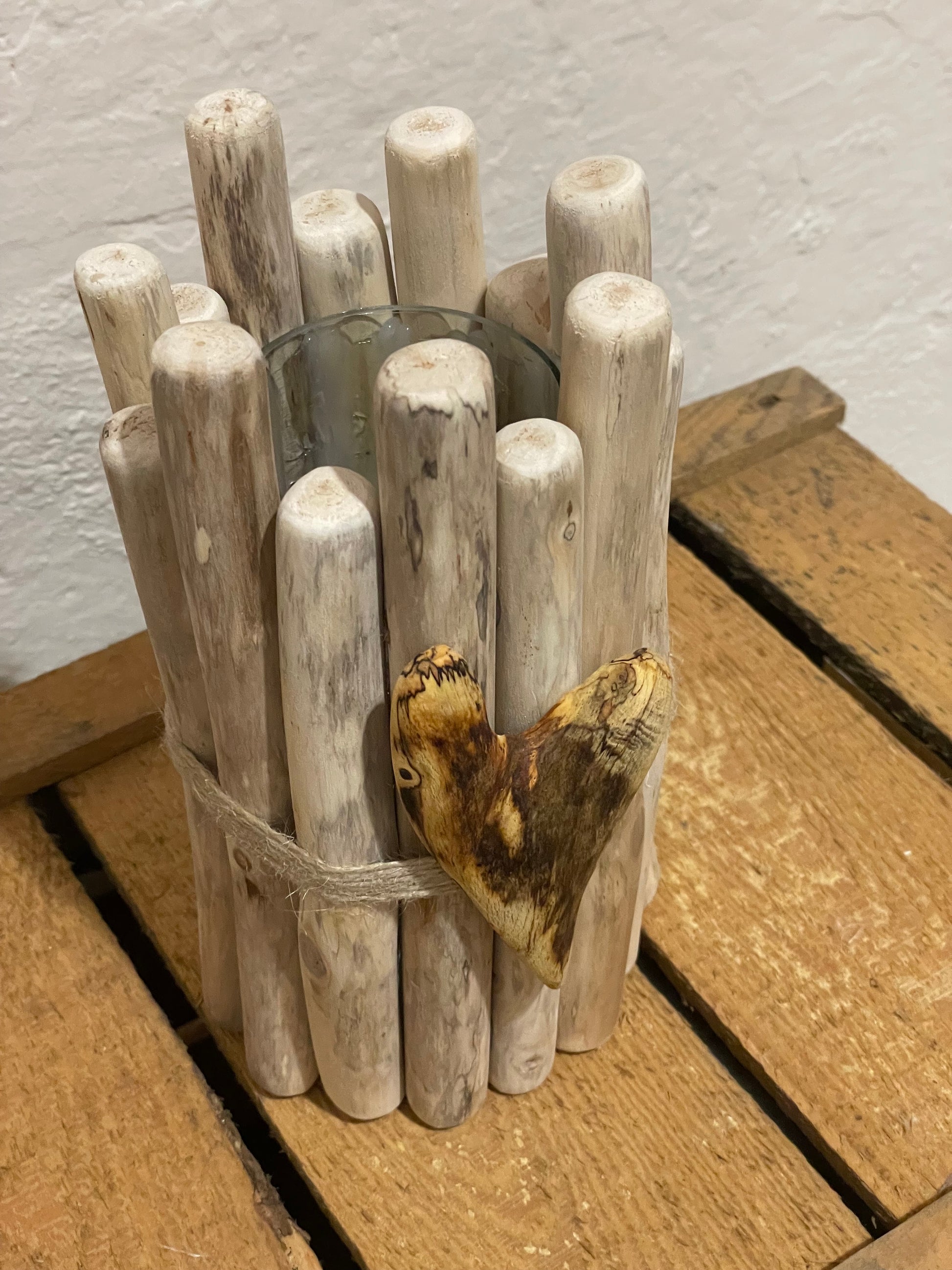 Handgemachte Treibholzvase "Herz"