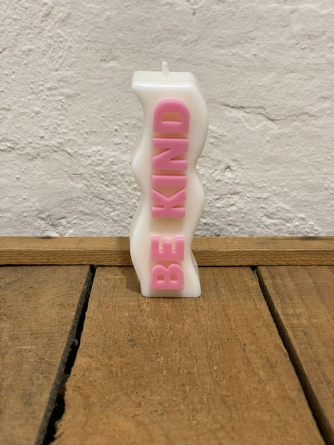Kerze "be kind" weiß-rosa